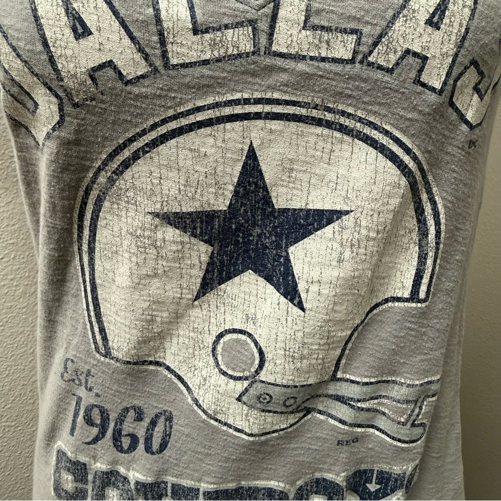 Dallas Cowboys Legends V-Neck Tee Navy Gray Vintage Style L NFL - Picture 3 of 11